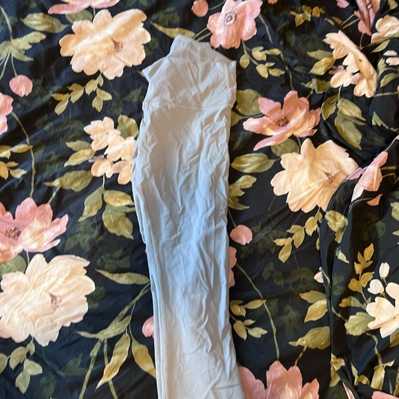 Cropped Baby Blue Lululemon Leggings - Picture 3 of 4